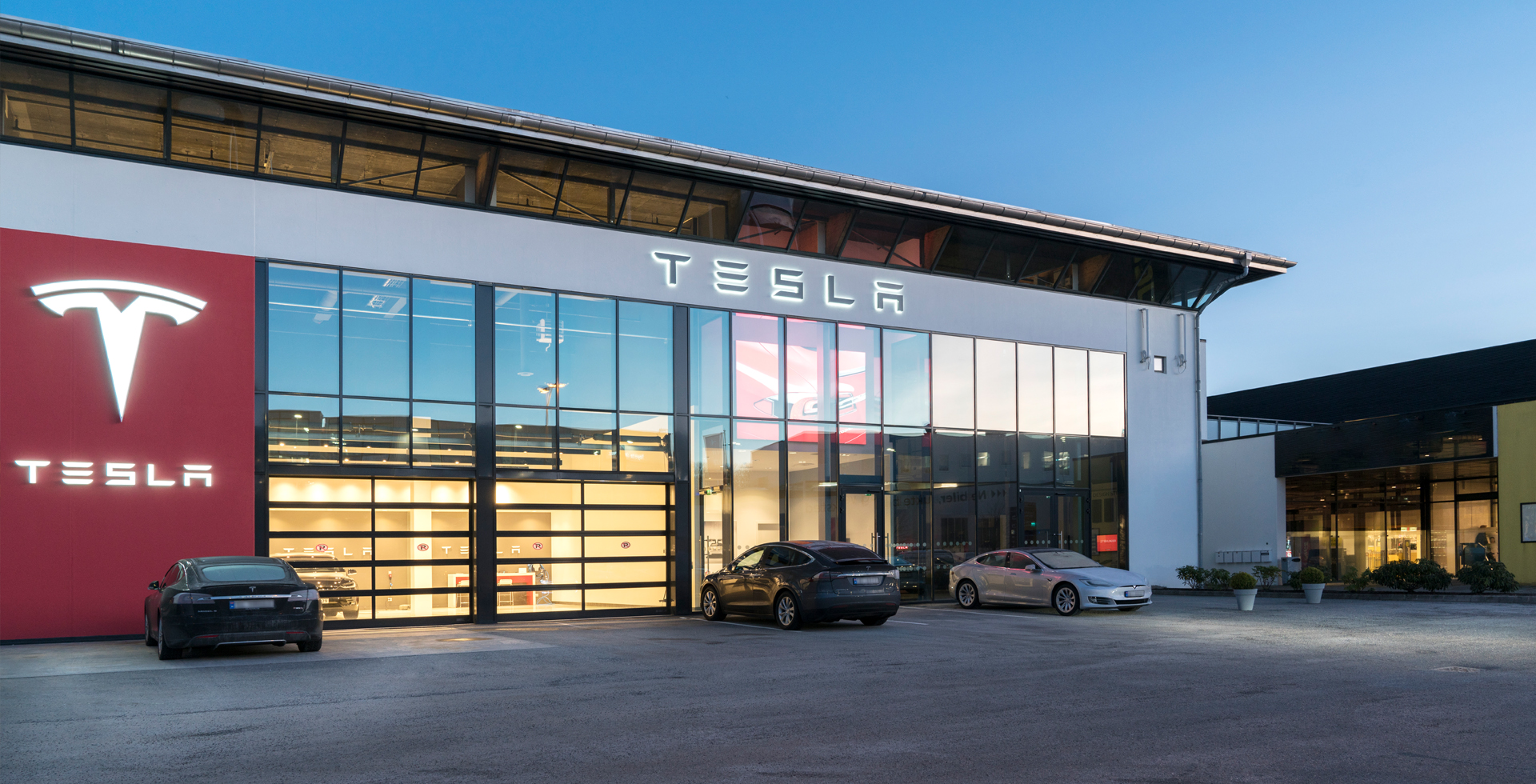 header-kaefer-industrie-tore-tesla-gochsheim-schweinfurt